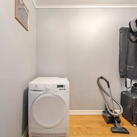 Beautiful 2-bedroom דירה *